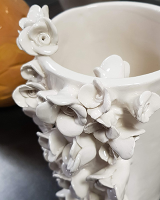 Terre Ceramica e Arte - Lavori degli allievi - Vaso con fiori